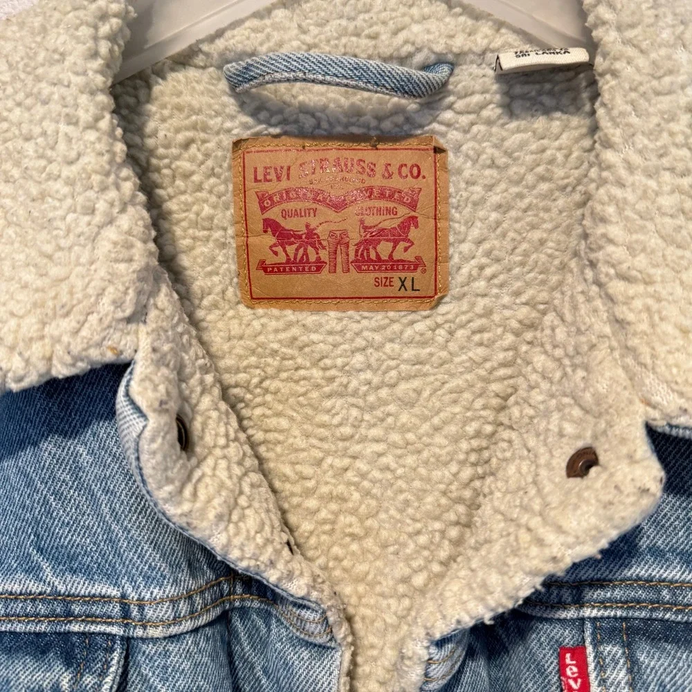 Levis Sherpa Lined Denim Trucker Jacket Light Wash Blue Mens XL Western Coat - Picture 3 of 4